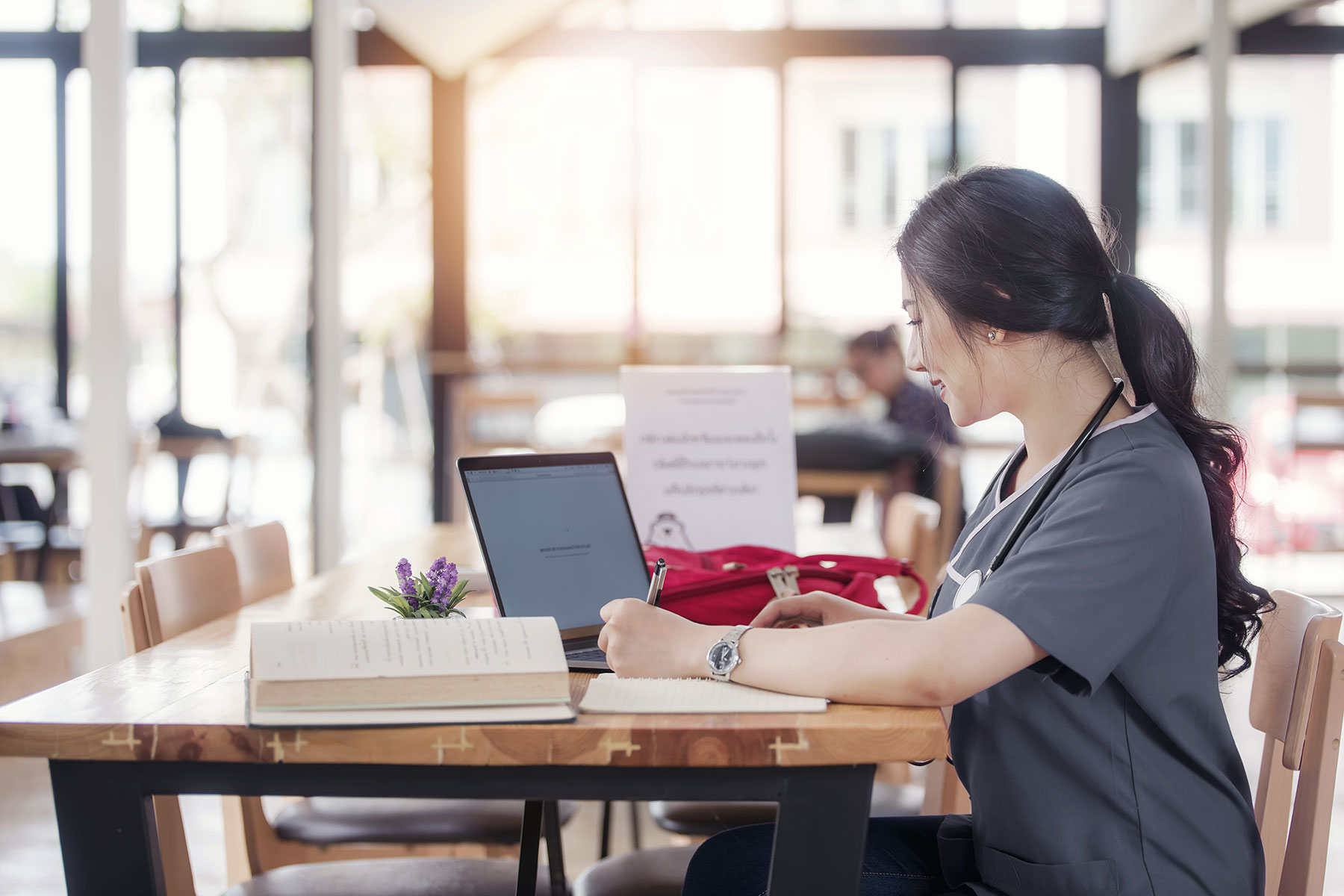 增加学生 - 订婚 - 英雄.jpg