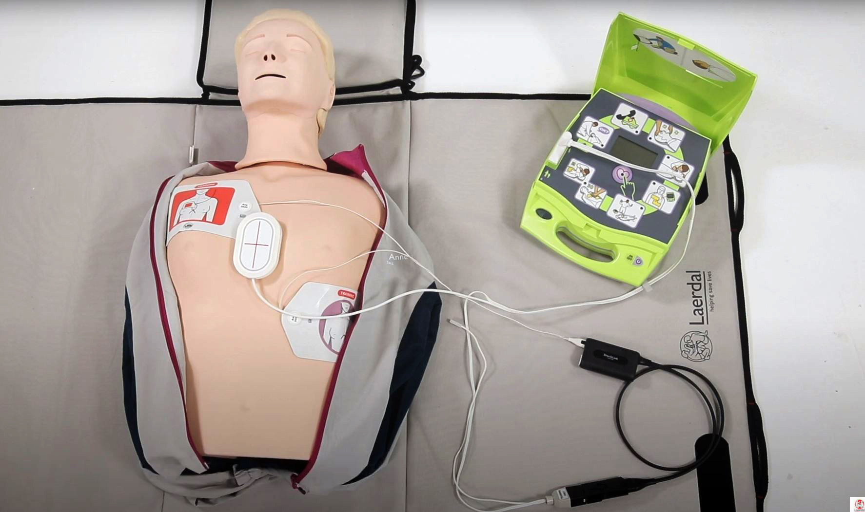 Zoll with ShckLink Training Pads.JPG